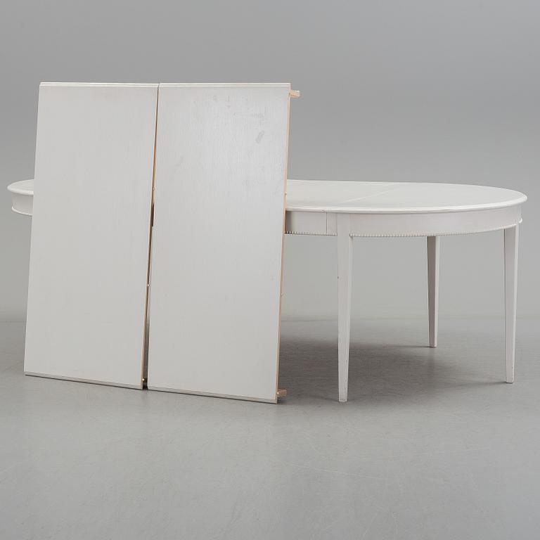 A late 20th century Gustavian style diningtable.