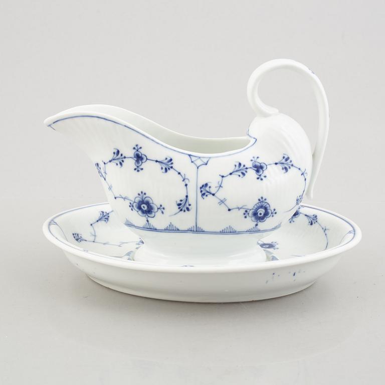 A 'Blue Fluted' / 'Musselmalet' porcelain sauce boat with stand, Royal Copenhagen, model 407, 1893-1900 and 19th century.