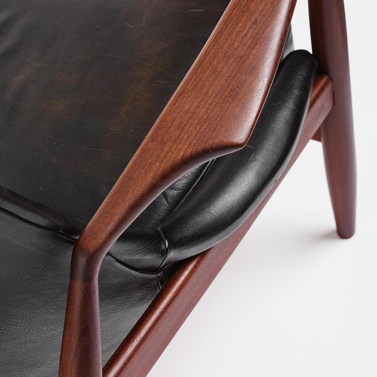 Ib Kofod-Larsen, fåtöljer, ett par, "Sälen", Olof Perssons Fåtöljindustri (OPE), Jönköping, 1960-tal.