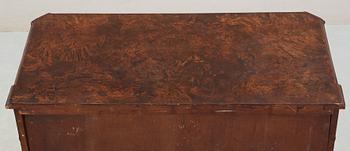 A late Gustavian circa 1800 commode.