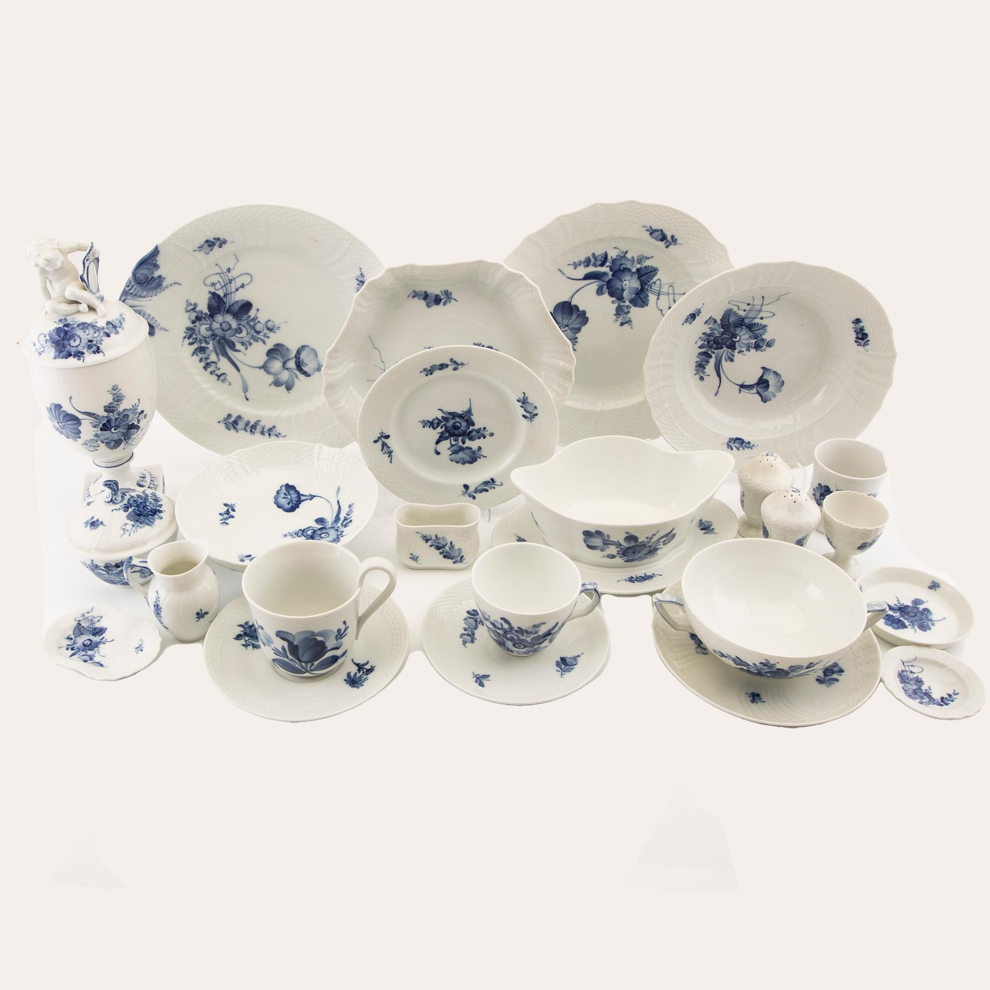 Servis "Blå blomst" 97 dlr Royal Copenhagen porslin.