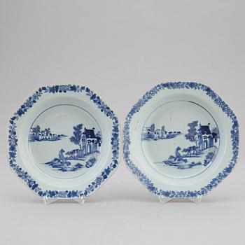 A pair of blue and white deep plates/dishes, Qing dynasty, Qianlong (1736-95).