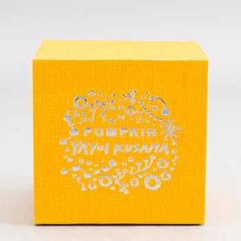 YAYOI KUSAMA, efter, objekt/multipel, "Pumpkin", utgiven av Benesse Holdings Inc., Naoshima, Japan, 2013. Stämplad.