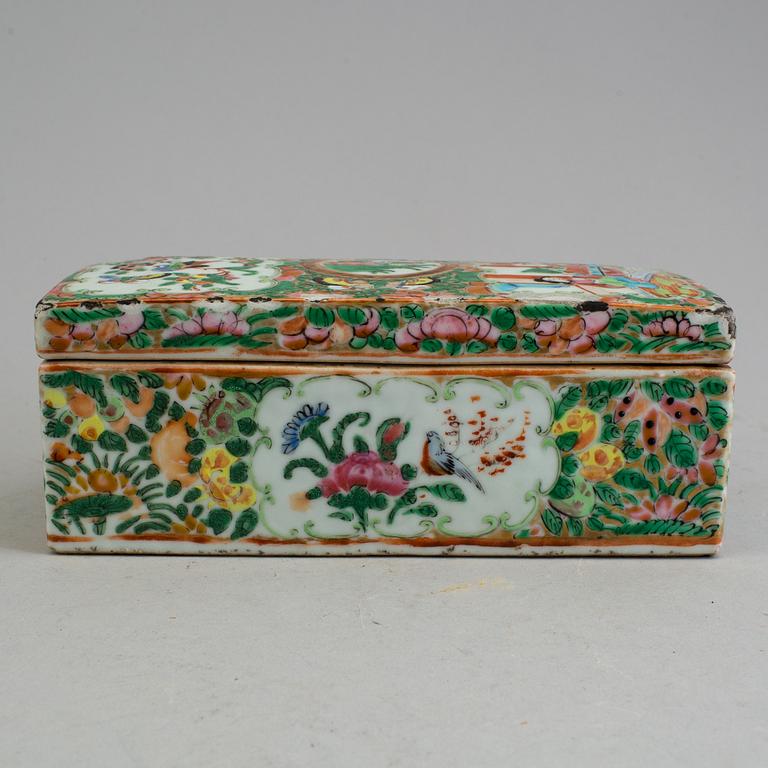 A CHINESE PORCELAIN BOX, Canton, 19th century.
