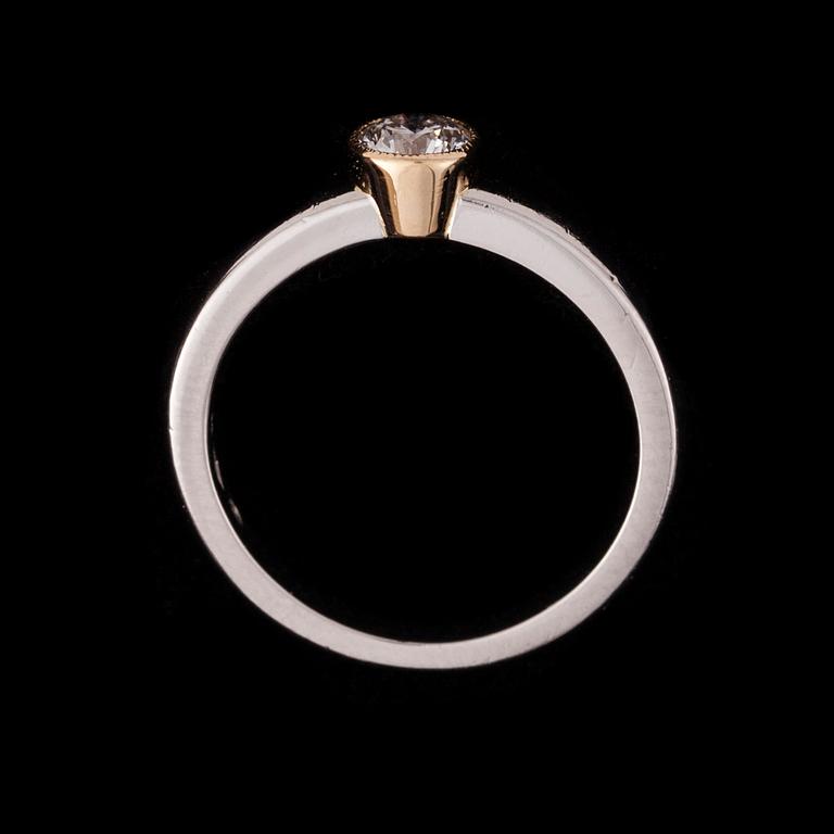 RING, platina, briljantslipad diamant. Torbjörn Tillander 2006. Vikt ca 5,7 g.