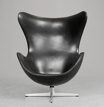 An Arne Jacobsem black leather "Egg-chair", Fritz Hansen, Denmark 1963.