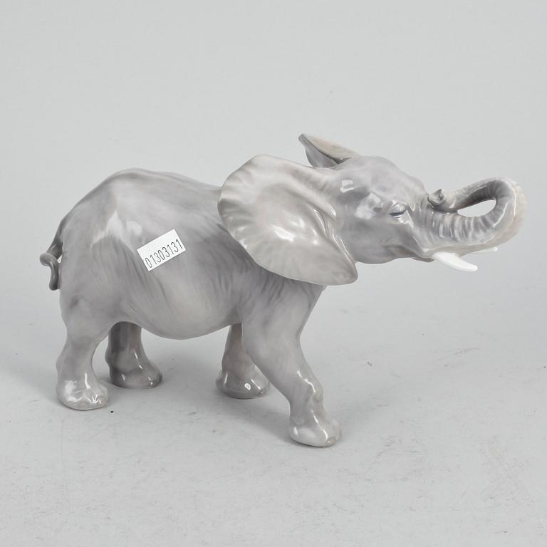 FIGURINER, 3 st, porslin, Royal Copenhagen, Rosenthal samt Dahl Jensen. Danmark och Tyskland.