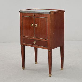 POTTSKÅP, sengustaviansk stil, 1900-talets början.