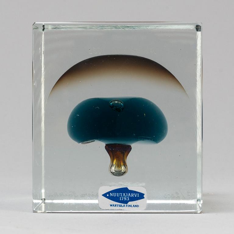 OIVA TOIKKA, An annual glass cube by Oiva Toikka, signed Oiva Toikka, Nuutajärvi 1983, numbered 37/2000.