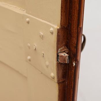 HÖRNSKÅP, allmoge, 1800-talets första hälft.