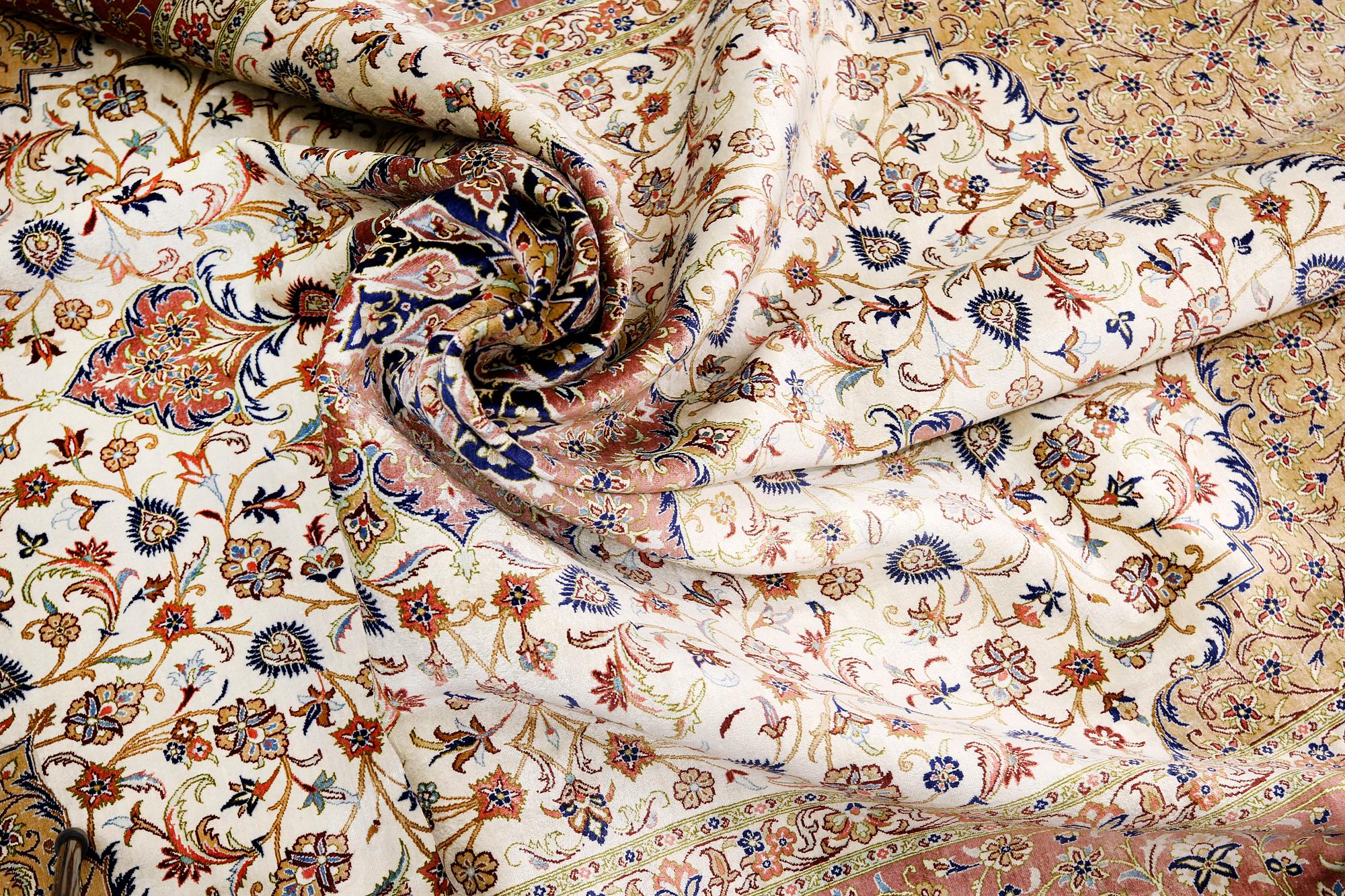 A silk Qum carpet, ca 295 x 195 cm.