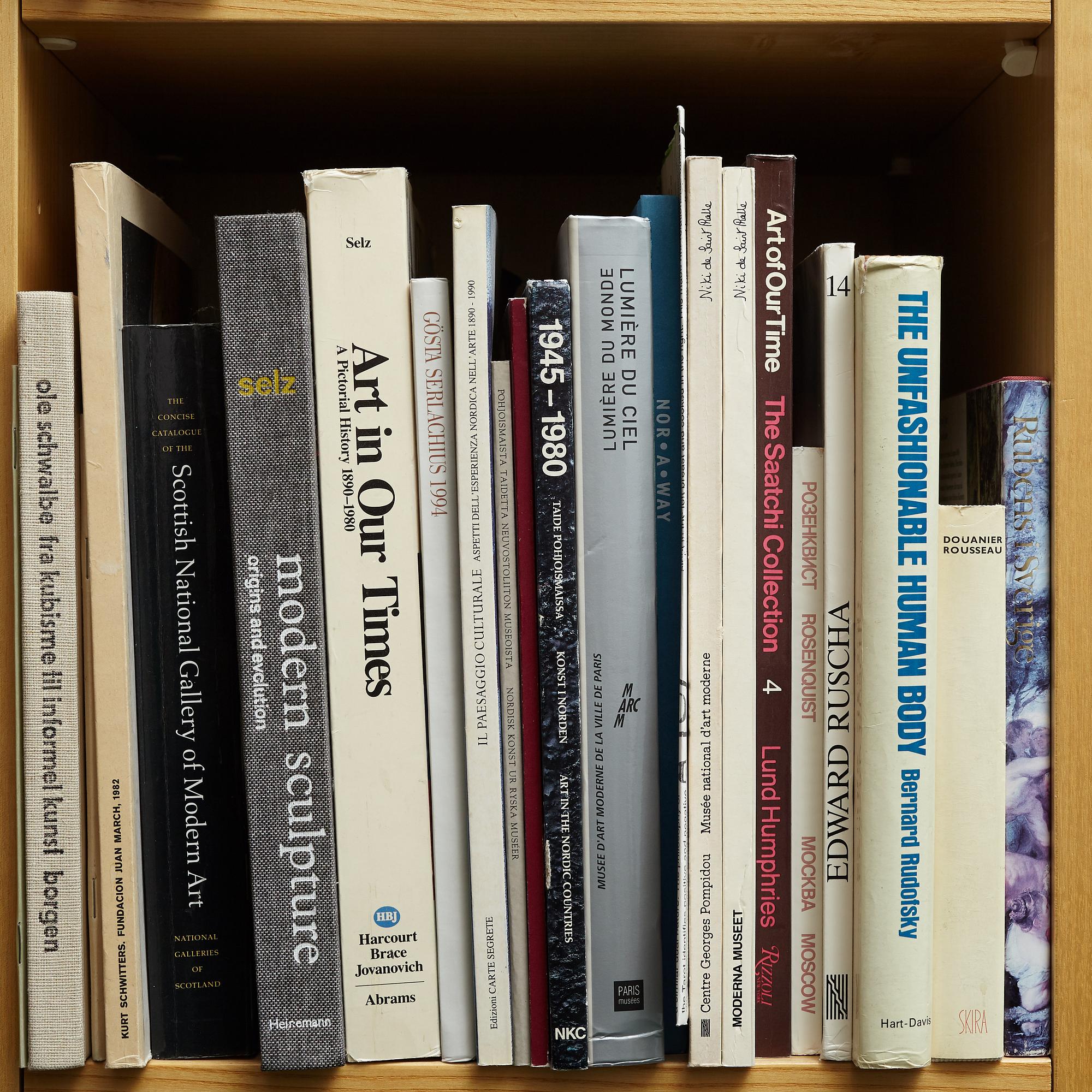 Björn Springfeldt's art library.