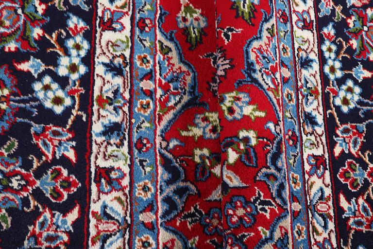 A carpet, Kashan, ca 406 x 301 cm.