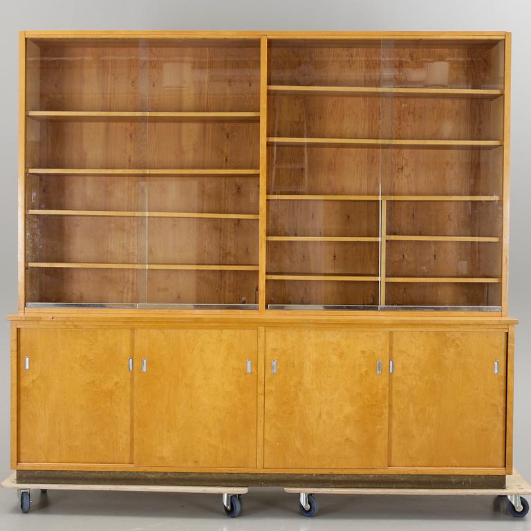 BIBLIOTEKSSKÅP / MONTERHYLLA, björkfanér, funkis 1930-tal.