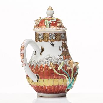 Kanna med lock samt kopp med fat, kompaniporslin. Qingdynastin, Qianlong (1736-95).