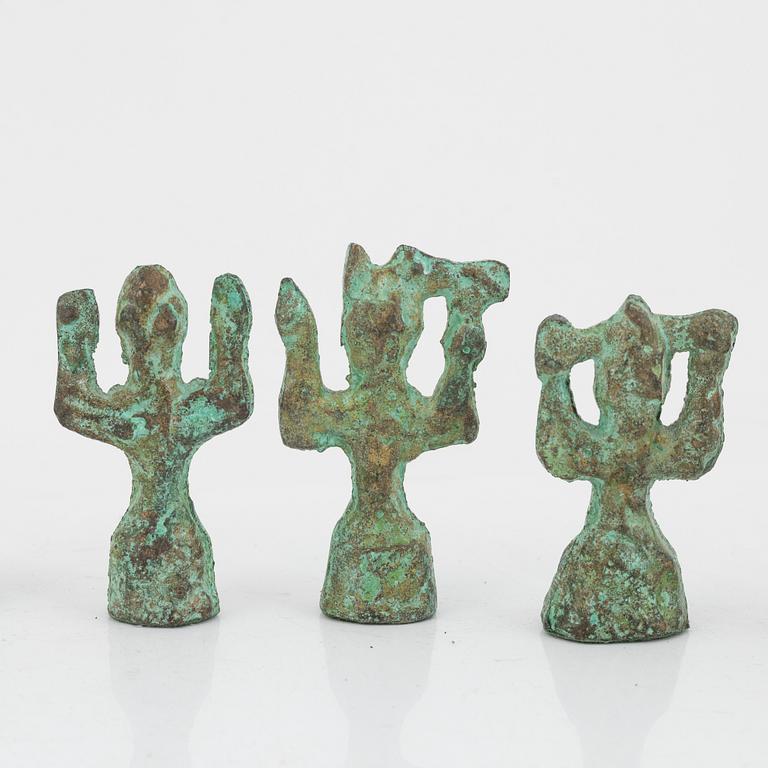 32 chess pieces, patinated bronze, second half of the 20th Century.