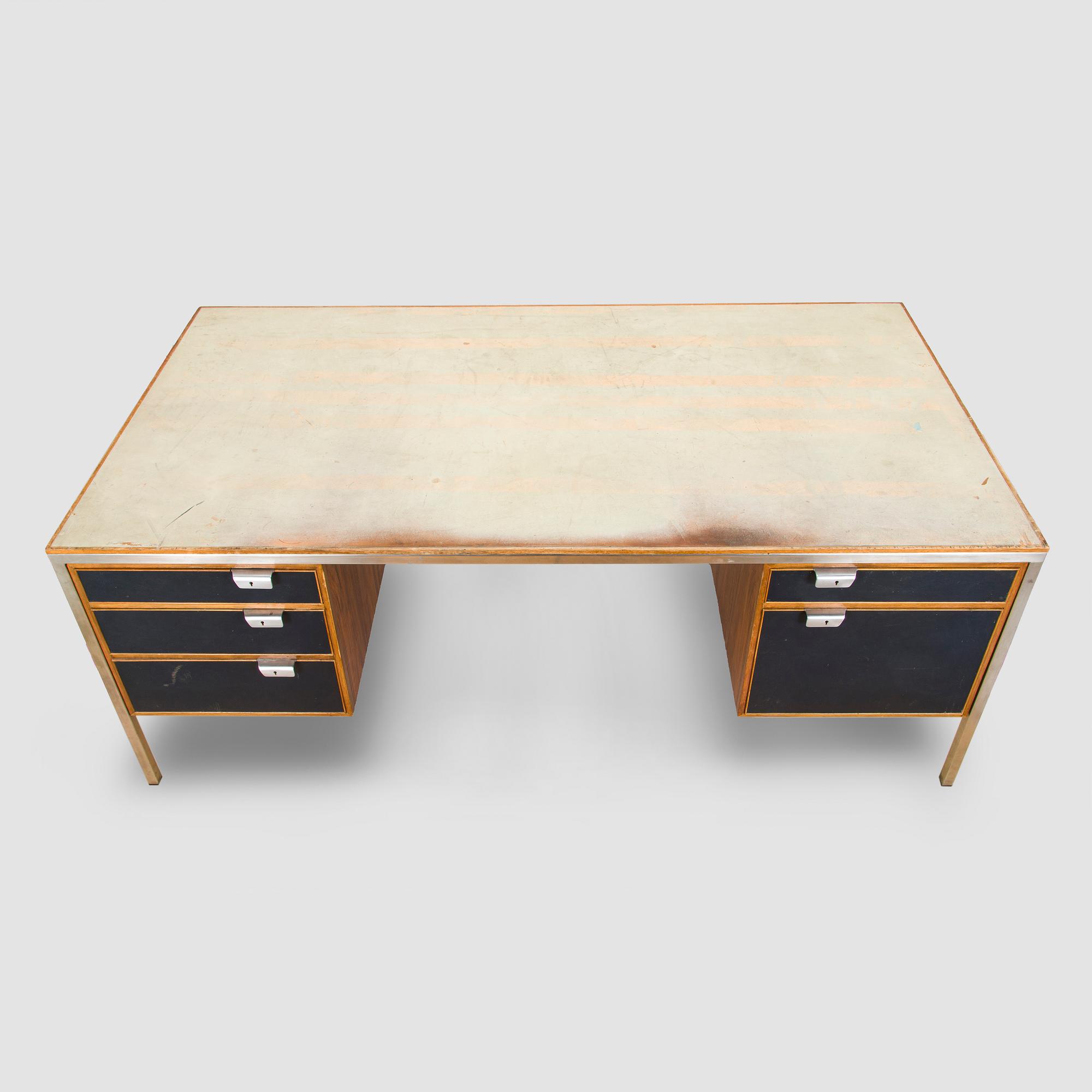Kirjoituspöytä, HH. Martyn & Co Ltd, päivätty kesäkuu 1966.