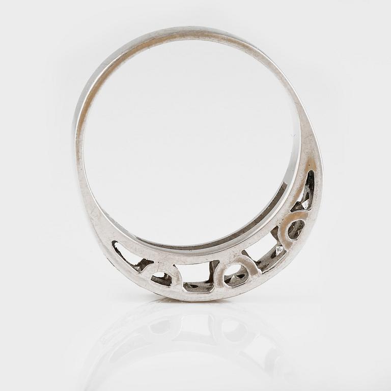 RING, 18K vitguld med briljant och åttkantslipade diamanter 0.32ct, Stigbert Stockholm 1974. Vikt 4,8 gram.