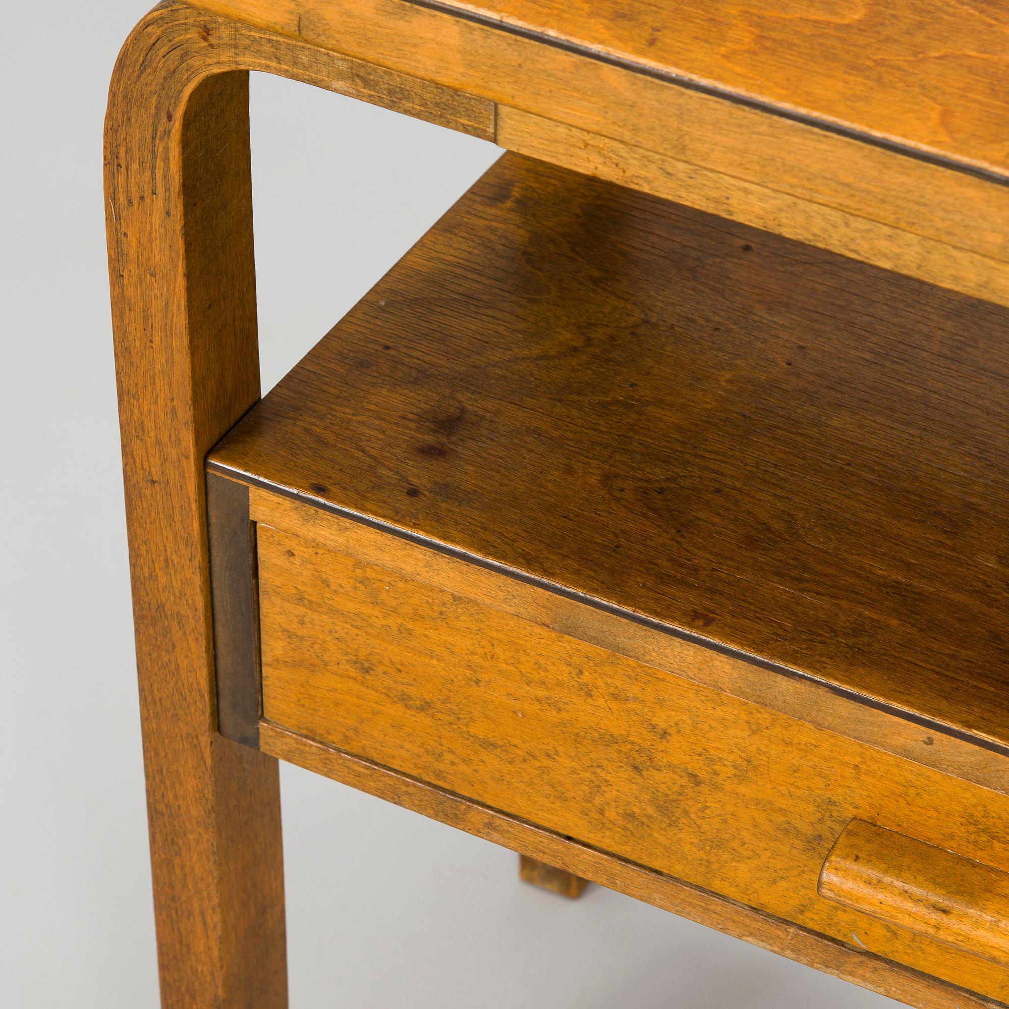 Alvar Aalto, an early 1930s '87' table for O.Y. Huonekalu- ja Rakennustyötehdas A.B.