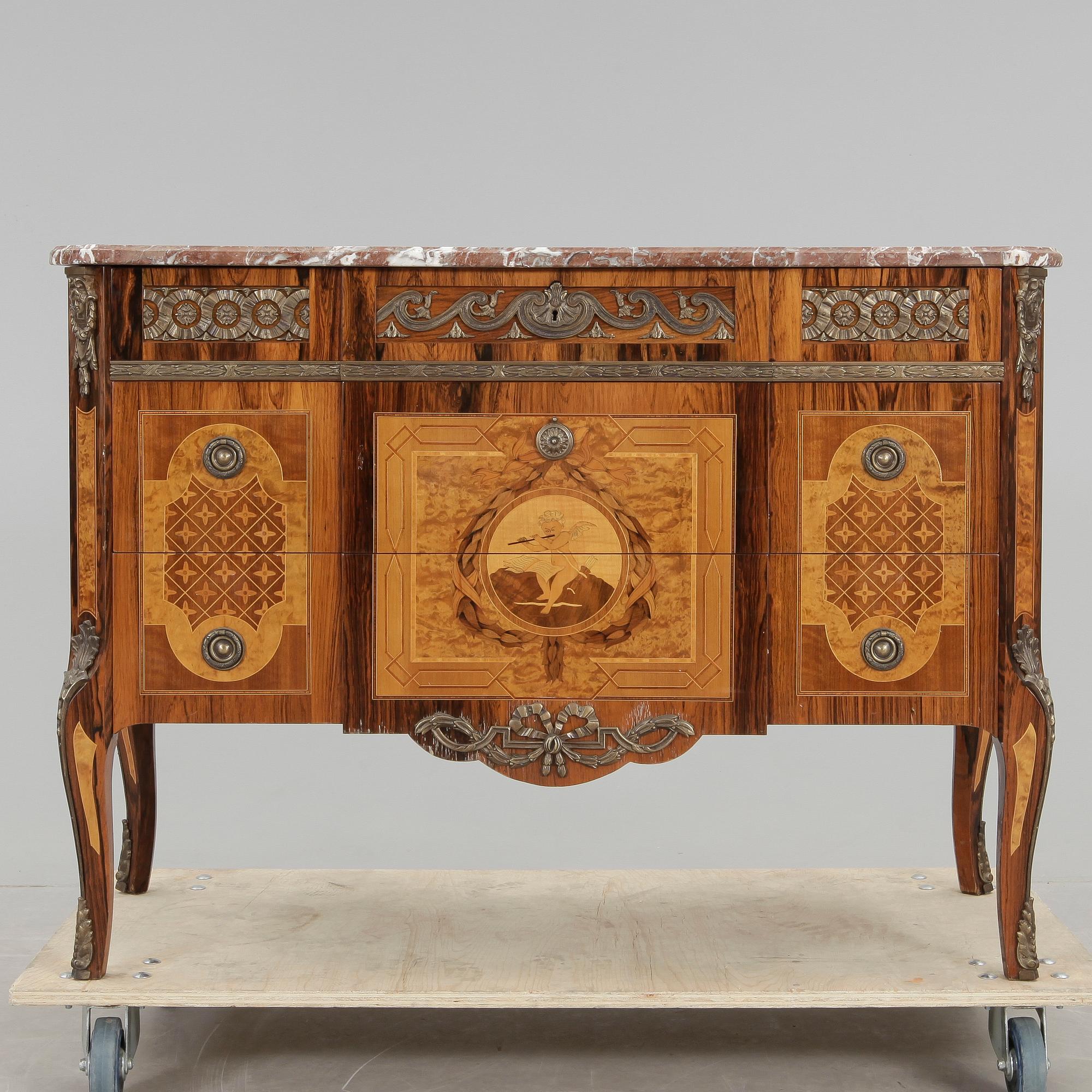 BYRÅ, gustaviansk stil, 1900-talets mitt.