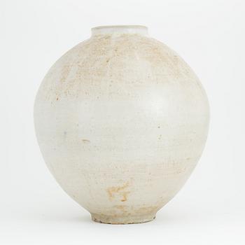 Lee Hyun-Gyueng a stoneware 'Moon jar', Korea, 1950s.