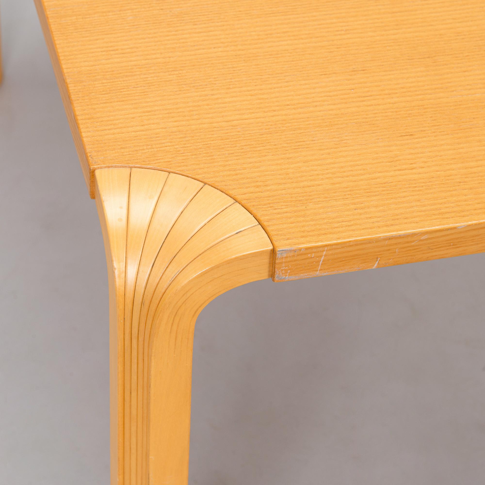 Alvar Aalto, sohvapöytä, malli MX800B, Artek 1960-luku.