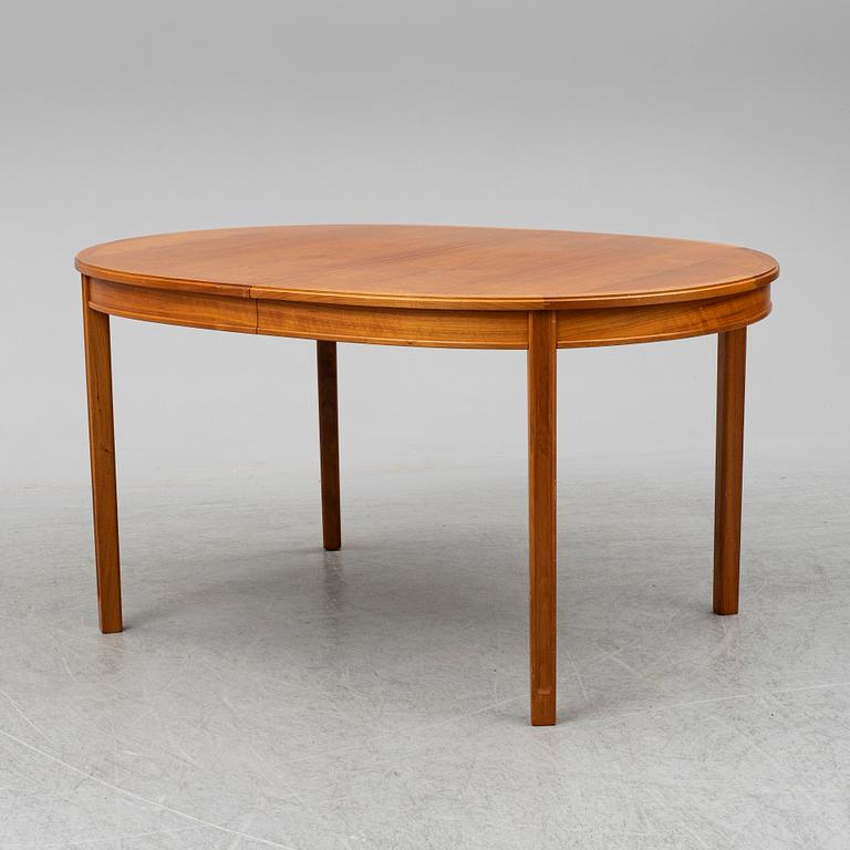 BERTIL FRIDHAGEN, a 'Sörgården' walnut table.