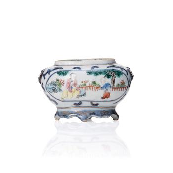 A Chinese miniature famille rose brush pot, Qing dynasty, 19th Century with seal mark in red.