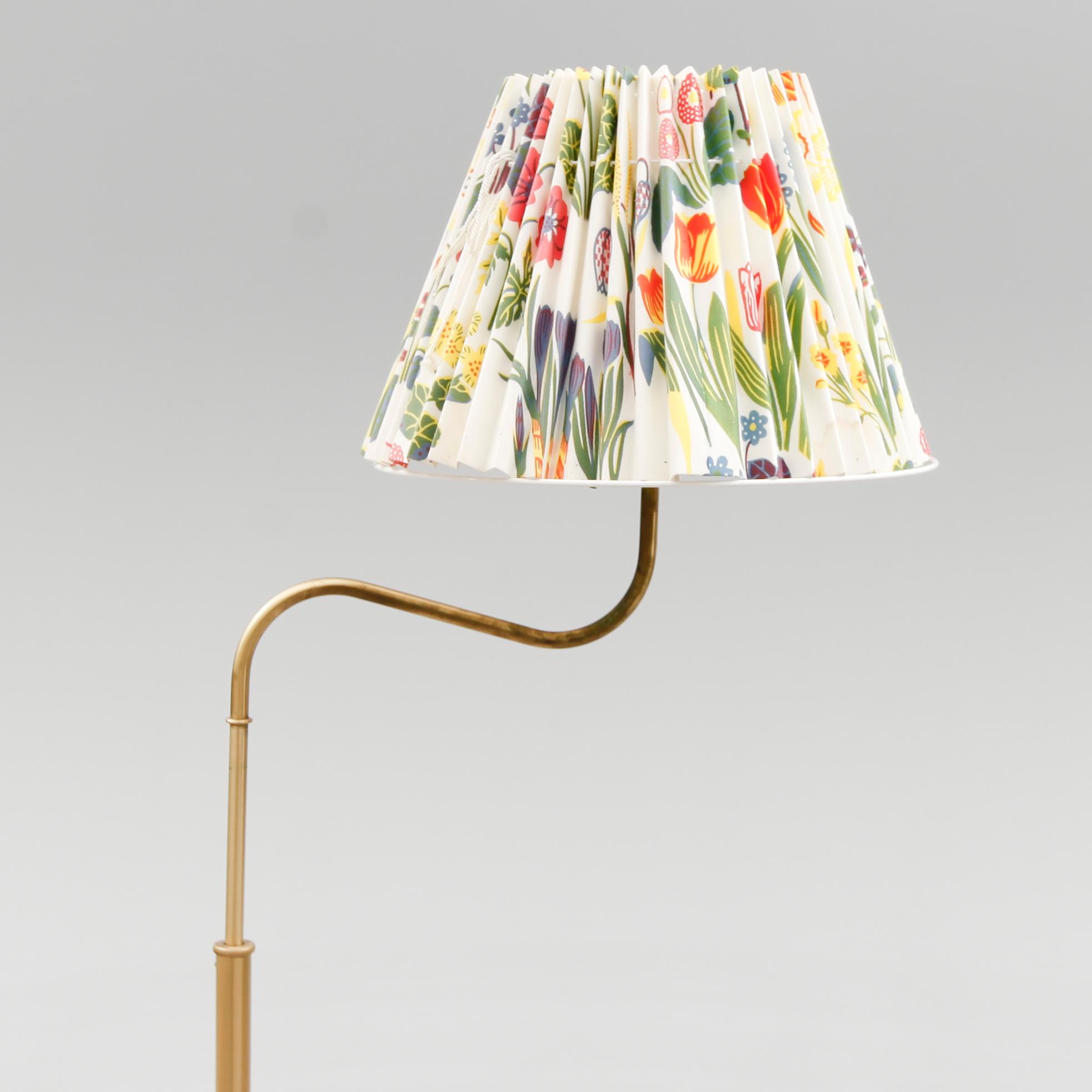 GOLVLAMPA, modell 2568/1, "Lilla Kamelen", Josef Frank, Firma Svenskt Tenn.