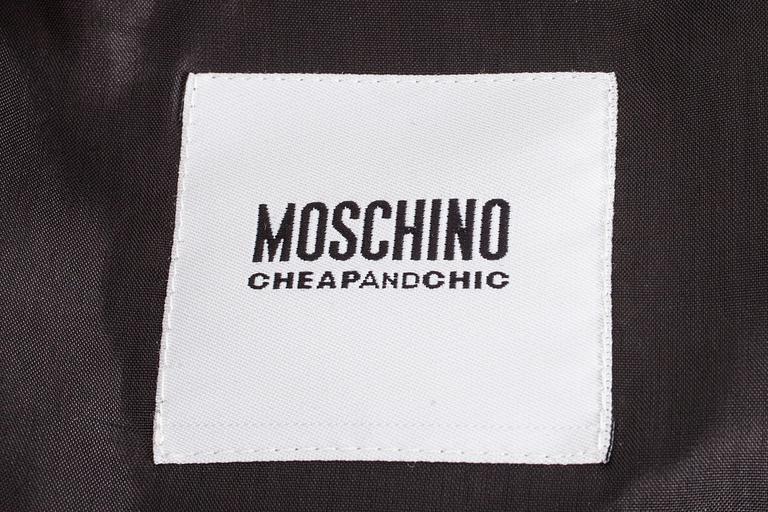 JACKA, Moschino.