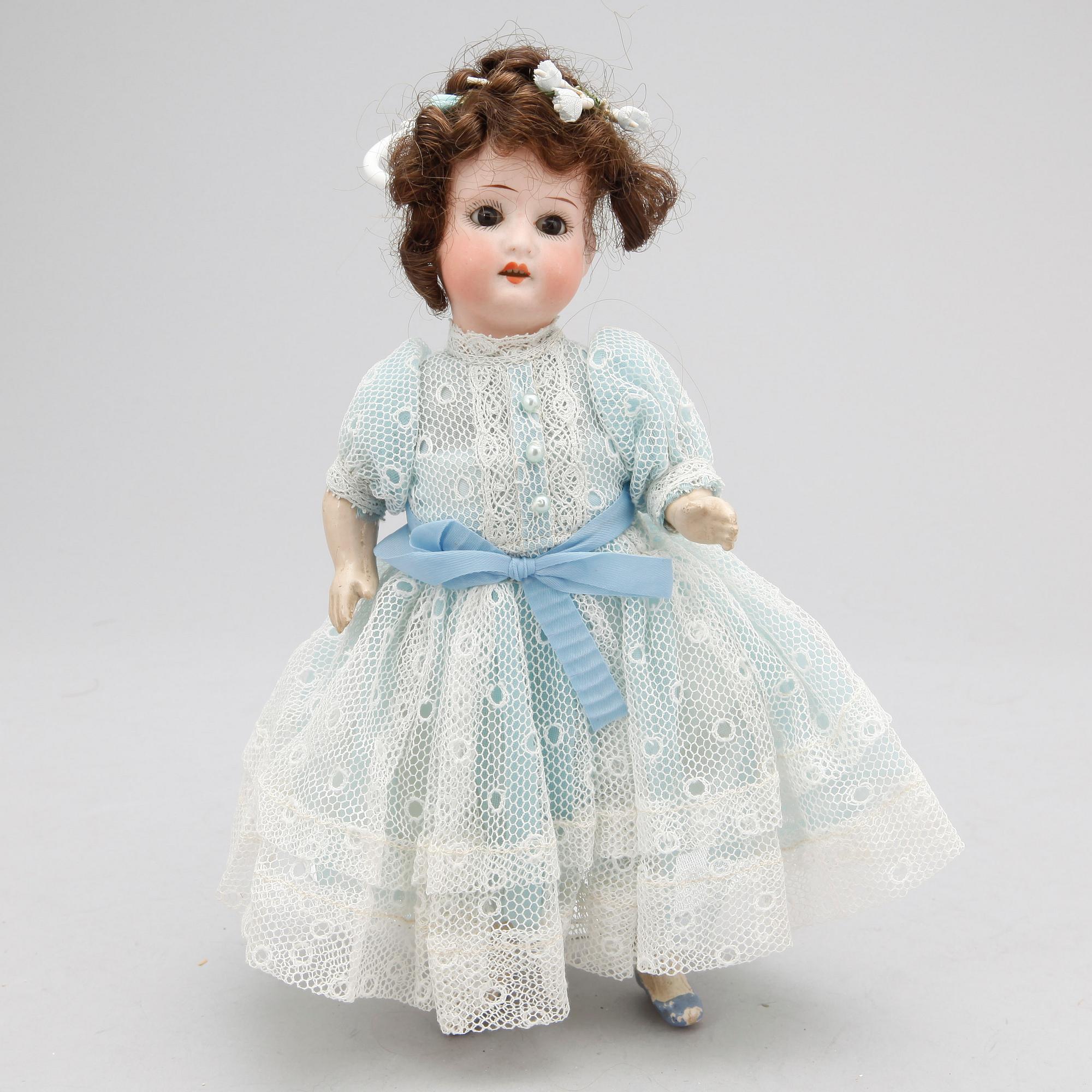 FLICKDOCKA. Biskvi. Heubach Köppelsdorf 250. Tyskland, omkring sekelskiftet 1900.