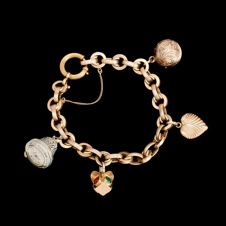 ARMBAND, med berlocker, 18K en berlock 14k guld, tot ca 35g.