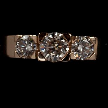 RING, guld 14K med diamanter tot. 0,90 ct, J/VS2. Vikt 5,2 g.