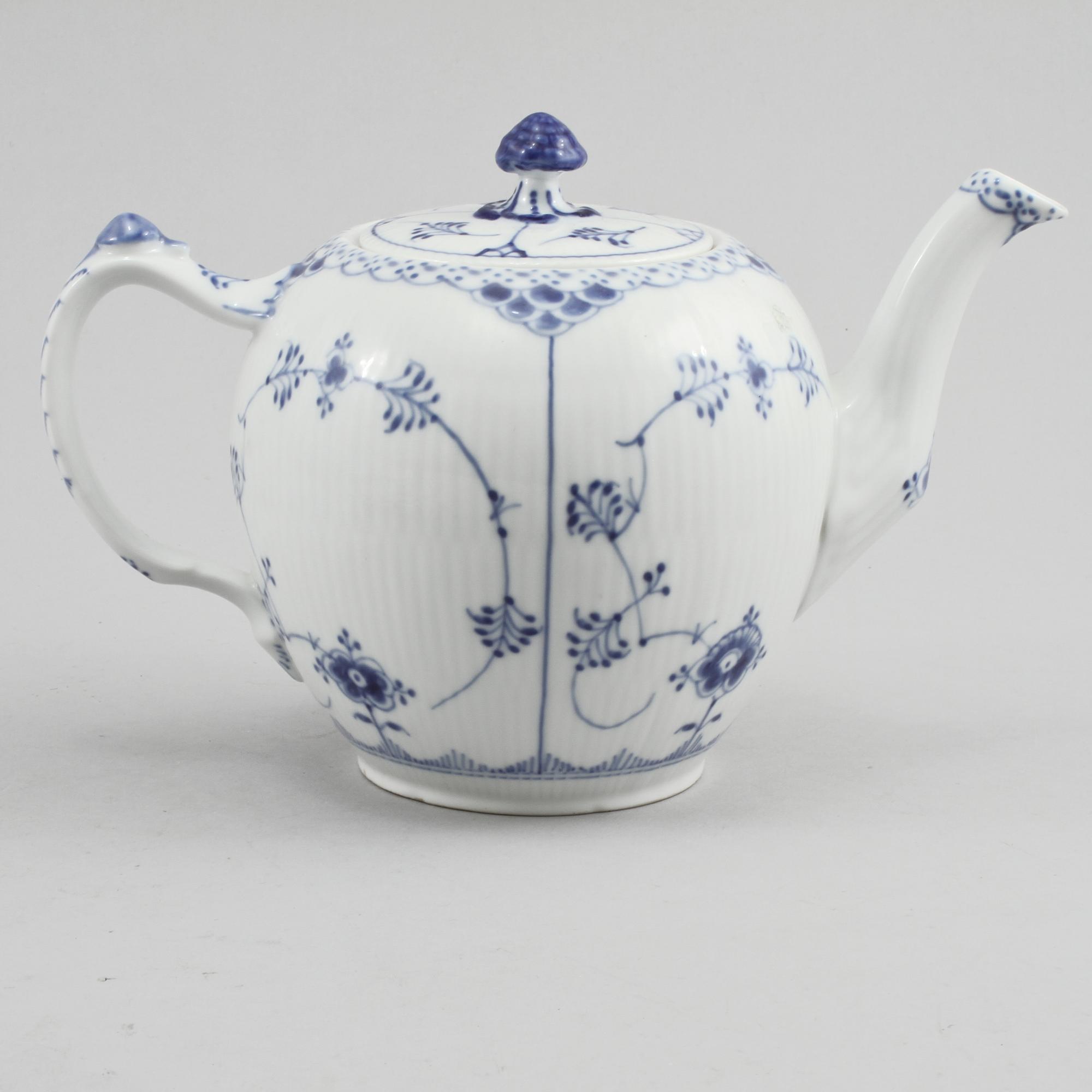 TESERVIS, 31 delar, porslin, "Musselmalet", Royal Copenhagen, 1900-talets andra hälft.