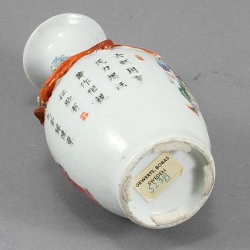 VAS, porslin, Kina, 1800-tal.