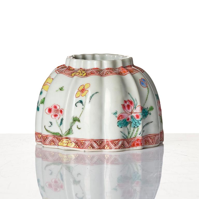 A famille rose water pot, Qing dynasty, Yongzheng (1723-35).