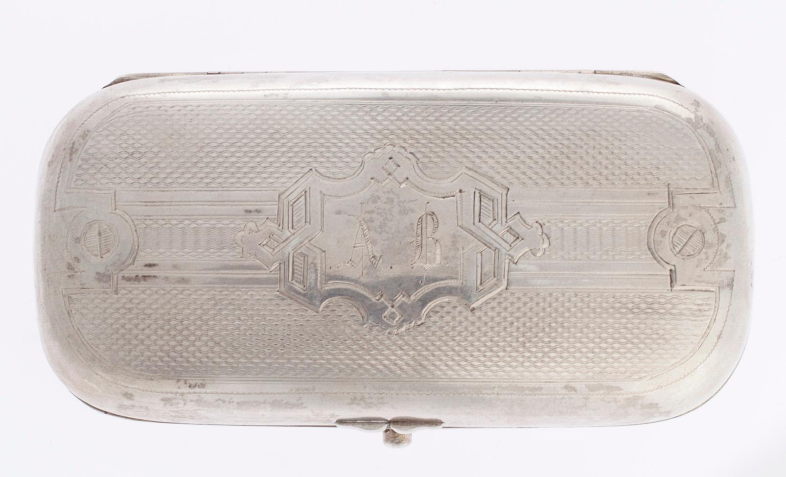 CIGARRETUI, silver, S:t Petersburg, Ryssland 1800-talets slut. Vikt 106 g.