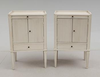 SÄNGBORD, 1 par, gustaviansk stil, 1900-talets andra hälft.