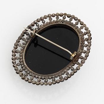 Black stone cameo brooch.