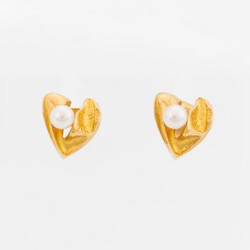 Lapponia, 18K gold and pearl earrings.