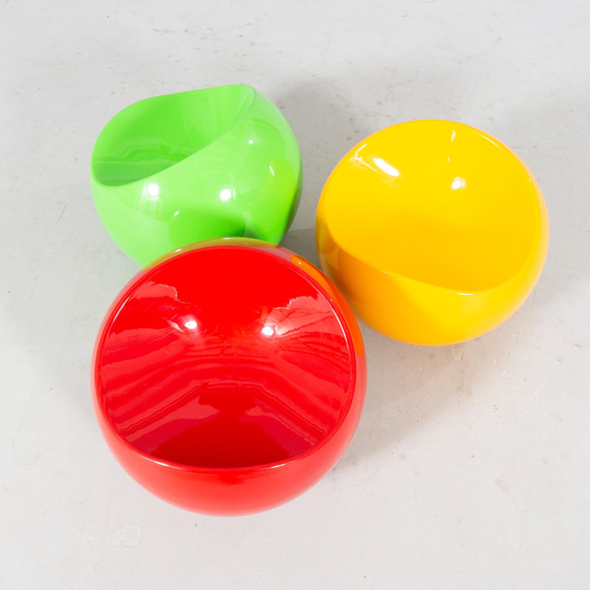 A set of three Finn Stone plastic "Ball chair" for DuPont 21st century.
