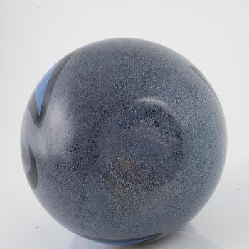 Ulrica Hydman-Vallien, a glass vase, Kosta Boda.