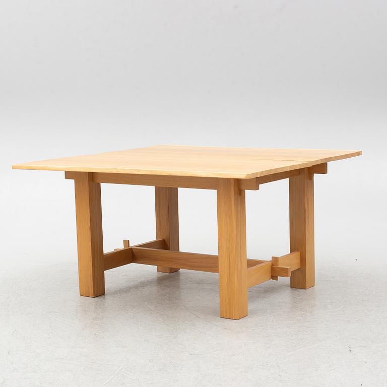 Matbord, signerat 16/12 1988.