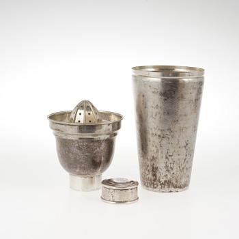 SHAKER, silver, Kina, 1900-talets första hälft. Vikt ca 747 g.