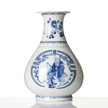A blue and white 'Yuhuchunping' vase, Qing dynasty, 17th century.