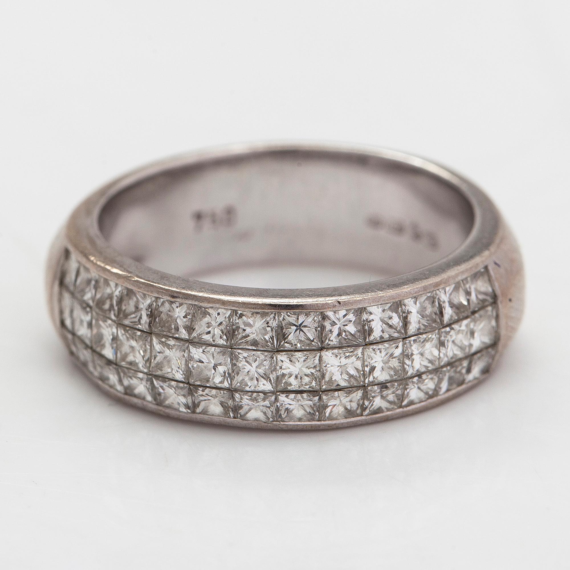 Ring, 18K vitguld med prinsesslipade diamanter ca 1.12 ct totalt. Oulun Koru, 2001.