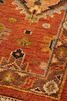 Carpet, Mamluk design, ca 304 x 239 cm.