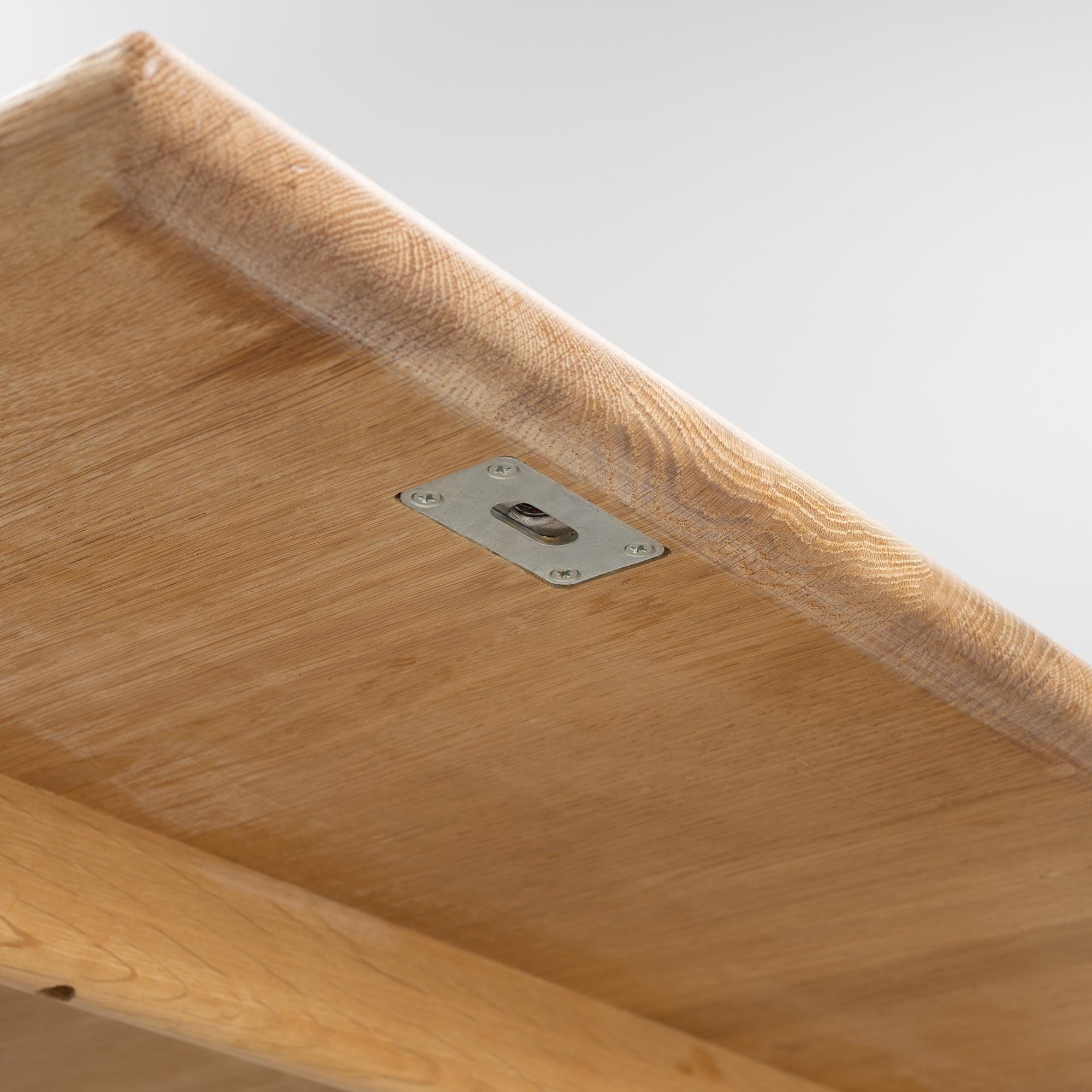 Hans J. Wegner, Matbord, "CH327", Tranekær furniture A/S, 2005.