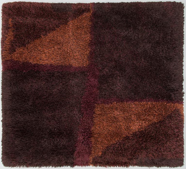 Timo Sarpaneva, An early 1960s Pohjanlahti rug / carpet  manufactured by Villayhtymä Oy - Uniwool Ltd. Circa 190 x 210 c.