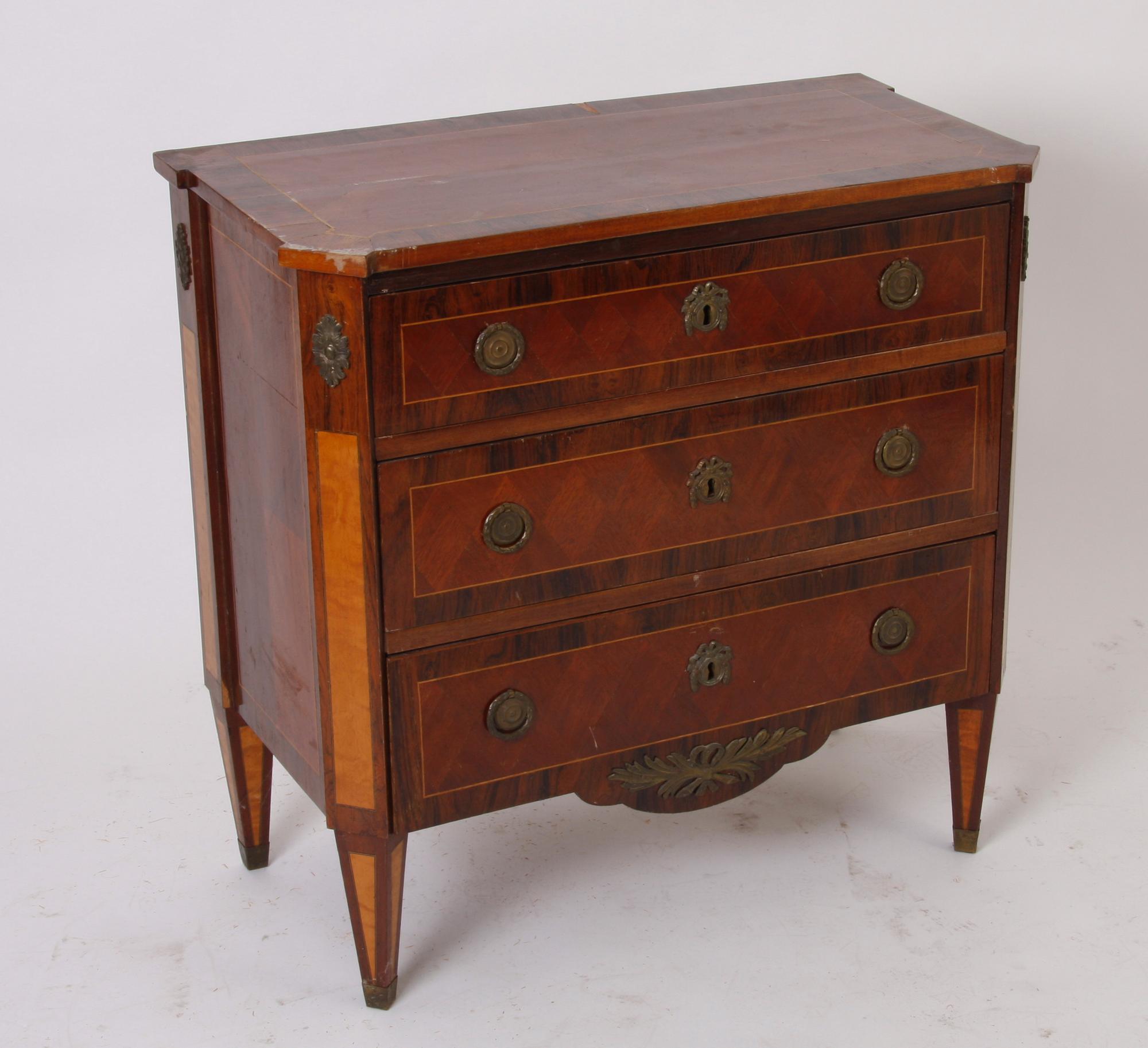 BYRÅ, gustaviansk stil. bla. Mahogny.